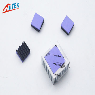 Yüksek yapışkanlık yüzey mühür pcb / cpu / led silikon 2W menekşe termal iletken pad -50 200 ℃ gerçekleştirmek