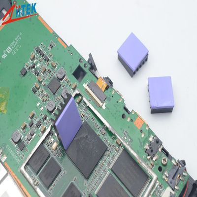 Yüksek yapışkanlık yüzey mühür pcb / cpu / led silikon 2W menekşe termal iletken pad -50 200 ℃ gerçekleştirmek
